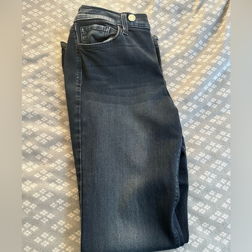 Cosmic Love Blue Jeans

SIZE 29’

No flaws